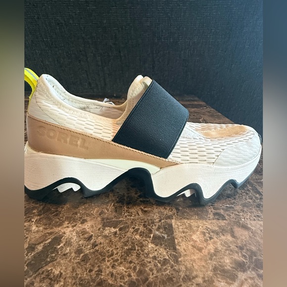 Sorel. Kinetic™ Impact II Strap Sneakers. White/Black. Size 7. - Picture 4 of 11